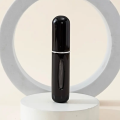 Atomizer do perfum podróżny z rozpylaczem 5 ml - czarny - zdjęcie 2