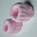 Opaski na nadgarstki do mycia twarzy z mikrofibry - różowe, 2 szt. - zdjęcie 2