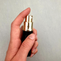 Atomizer do perfum podróżny z rozpylaczem 10 ml - czarny - zdjęcie 6
