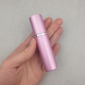 Atomizer do perfum podróżny z rozpylaczem 10 ml - różowy - zdjęcie 2