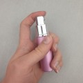 Atomizer do perfum podróżny z rozpylaczem 10 ml - różowy - zdjęcie 4