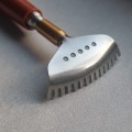 Drapaczka do pleców teleskopowa z kulką 2w1 - drewniany uchwyt - zdjęcie 4