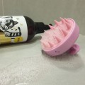 Szczotka do mycia i masażu głowy i ciała Foamanizer - różowa - zdjęcie 9