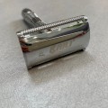 Maszynka do golenia na żyletki w etui + 1 żyletka - zdjęcie 7