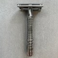 Maszynka do golenia na żyletki w etui + 1 żyletka - zdjęcie 8