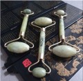Roller jadeitowy i Gua Sha w pudełku - zestaw do twarzy, zielony - zdjęcie 6